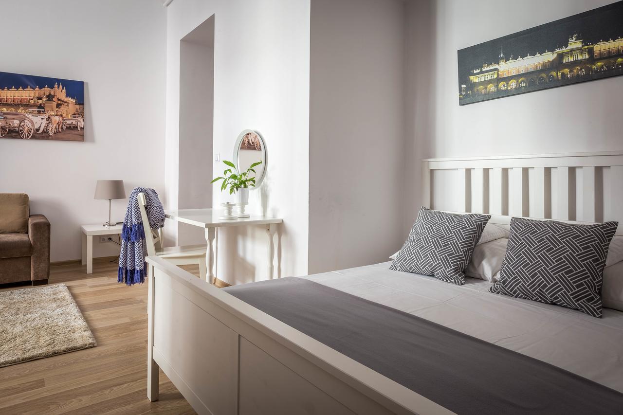 Fragola Budget Apartments & Rooms Краков Экстерьер фото